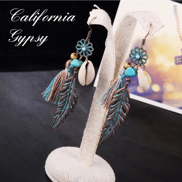 Feather Tassel Shell Charm Earrings - Picture 2 of 8